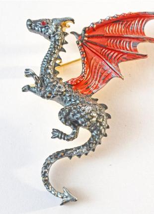 Брошка дракон матова чорна та червона емаль, золотистий метал 42х66мм
