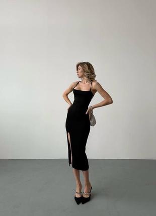 Женское платье черная тренд хит с разрезом10 фото