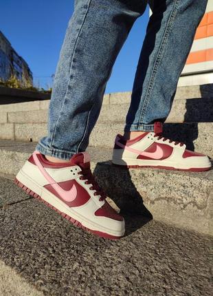 Прекрасные женские кроссовки nike dunk low valentine's day бежевые с бордовым5 фото