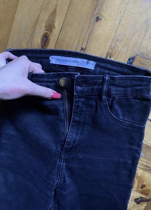 Скинни zara xs базовые черные джинсы скинни на высокой посадке с высокой посадкой с разрезами на коленях с дырками джинсовые штаны скини5 фото