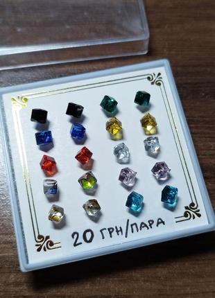Серьги пластиковые кубы по 2 пары