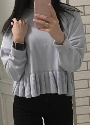 Zara mango asos massimo dutti в наличии женский свитер с баской удлиненный one size м/l голубой на длинном рукаве трикотаж