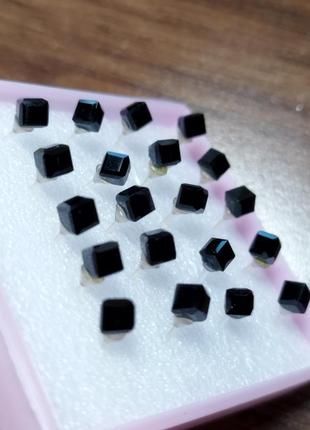 Сережки пластикові чорні куби по 2 пари2 фото