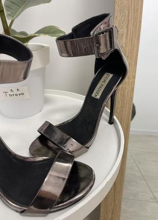 Босоножки steve madden туфли высокие заколка металлик2 фото