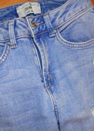 Крутые рваные джинсики4 фото