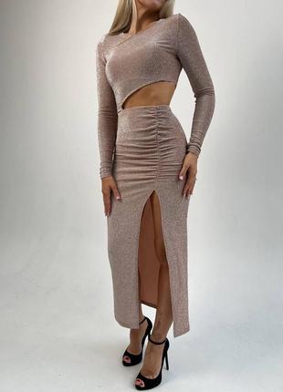 Стильное женственное платье миди облегающее с асимметричным вырезом и разрезом на ноге люрекс2 фото