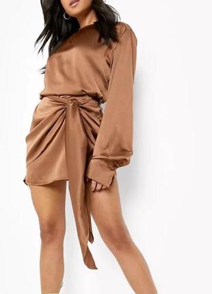 Платье короткое сатиновое атласное коричневое мини с рукавами свободными