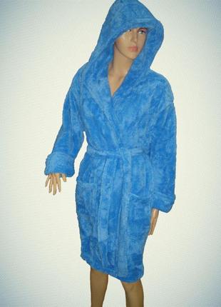 Однатонный короткий махровый халат софт капюшон
размеры XXS / 40
пр-во турция