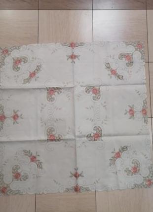 Салфетка с вышивкой 85*85