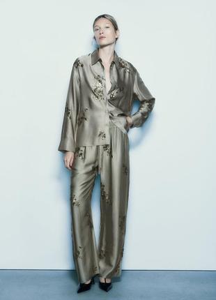 Zara костюм  атласный с пайетками вышивка4 фото
