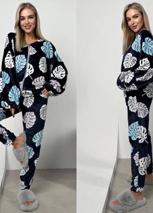 Теплая плюшевая пижама с принтом листочков с кофтой летучая мышь на молнии с брюками на резинке4 фото
