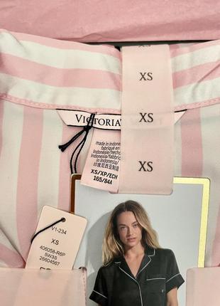 Сатиновая пижама в розовую полоску victoria's secret satin short pajama set pink stripe оригинал6 фото