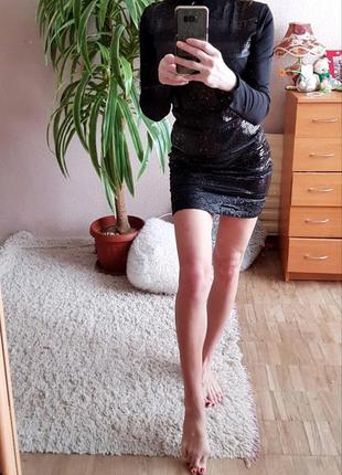 Трикотажное платье  с пайетками