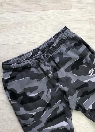 Спортивные штаны nike nsw jogger pants camo grey4 фото