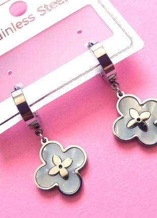 Сережки з медичного золота в стилі louis vuitton