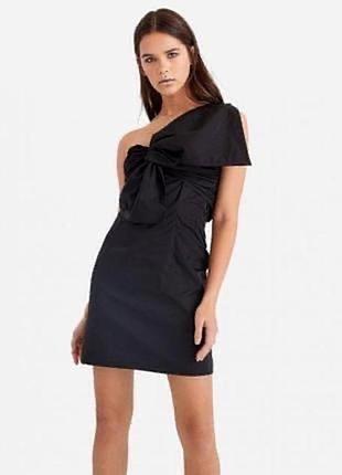 Очень красивое нарядное черное платье с бантом stradivarius