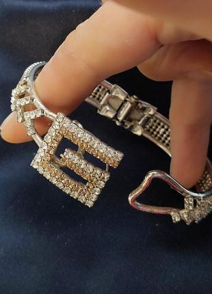 Шикарный серебристый винтажный браслет с символом g, кристаллы, англия.3 фото