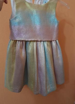 Святкова сукня для маленької дівчинки.