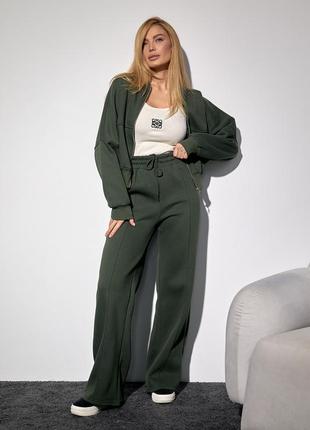 Утепленный женский спортивный костюм с бомбером и брюками4 фото