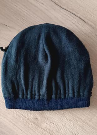 Молодежная вязаная шапочка с отворотом на микрофлисе
шапка средней плотности, 
размер универсальный,
цвет темно-синий5 фото