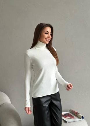 Гольф водолазка кофта свитер белого цвета в рубчик теплый