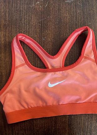 Топ nike dri -fit