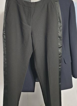 Черные брюки с линиями по бокам4 фото
