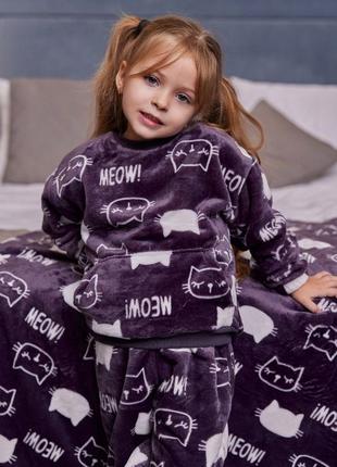 Теплая детская плюшевая пижама для мальчика девочки махровая с принтом котики унисекс подростковая4 фото