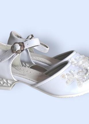 Белые, голубые туфли на каблуке для девочки праздничные3 фото