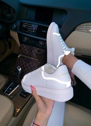 Женские стильные белые кроссовки александр маквин, рефлективные alexander mcqueen7 фото
