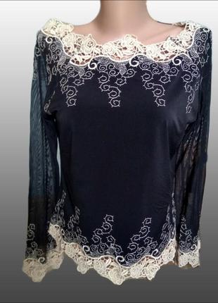 Красивая черная кофточка с кружевом вышивкой и сетчатыми прозрачными рукавами