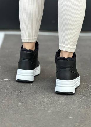 Шикарные женские зимние кроссовки