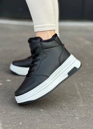 Шикарные женские зимние кроссовки