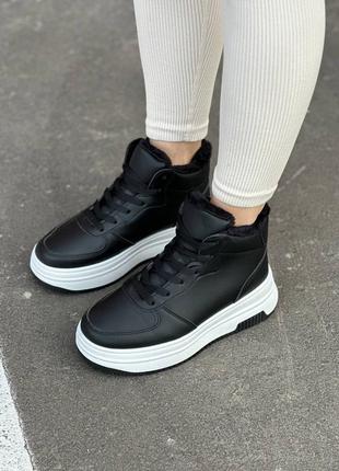 Шикарные женские зимние кроссовки