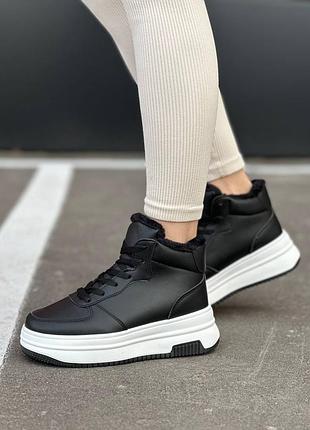 Шикарные женские зимние кроссовки