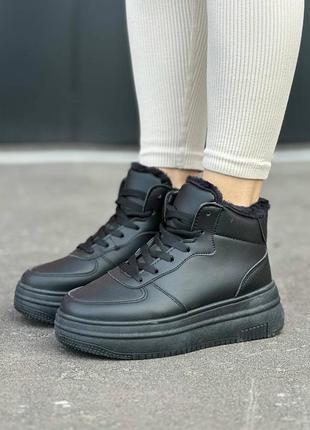 Шикарные женские зимние кроссовки