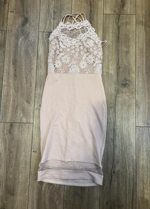 Платье-миди kara nude с кружевным лифом с цветочным лифом и облегающей тканью