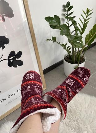 Легенькі та водночас теплі жіночі шкарпетки на зиму червоного кольору