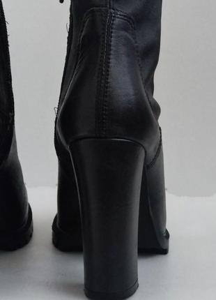 Шкіряні черевики ботильйони zara чорного кольору на підборах5 фото