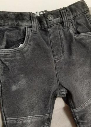 Демисезонные джинсы на мальчика 1 год, детские джинсы на весну4 фото