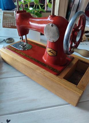 Винтажная швейная машинка детская ссср
