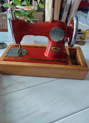 Винтажная швейная машинка детская ссср