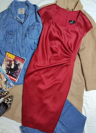 Ronni nicole платье красное атласное плотное по фигуре карандаш футляр миди классическое