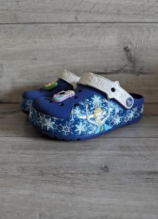 Шлепанцы шлепанцы crocs frozen  с принтом принцессы эльзы светящиеся с 12 29р  18 см джибитсы2 фото