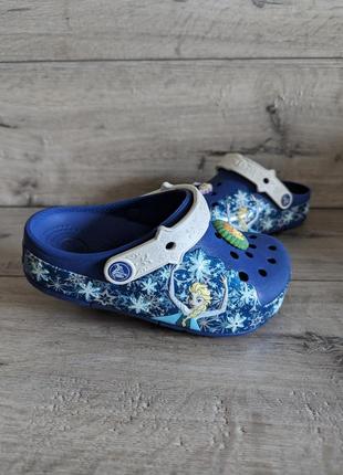 Шлепанцы шлепанцы crocs frozen  с принтом принцессы эльзы светящиеся с 12 29р  18 см джибитсы4 фото