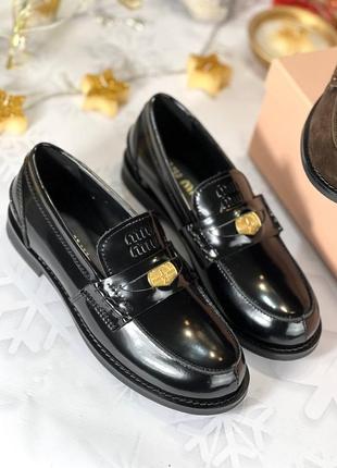 Лоферы туфли женские кожаные лаковые черные брендовые в стиле miu
