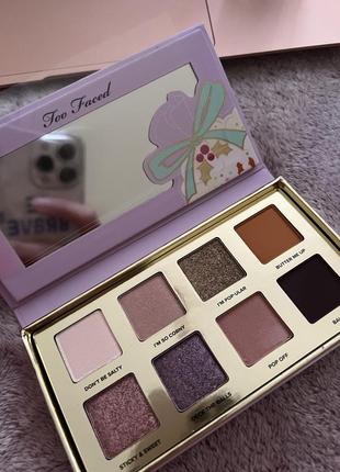 Палетка теней too faced лимитированная рождественская коллекция2 фото