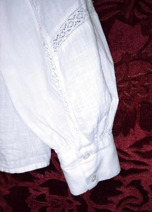 Біла блузка з мереживом блуза вільного крою біла сорочка з об'ємними рукавами блузка з круглим коміром7 фото