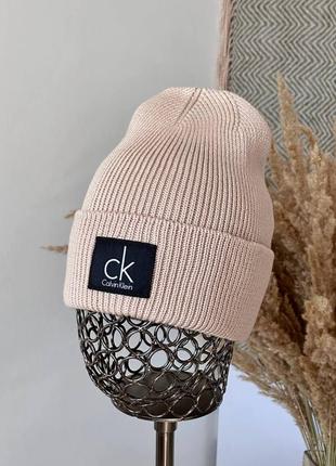 Шапка Heuptas Calvin Klein Jeans-Geant op de voorkant