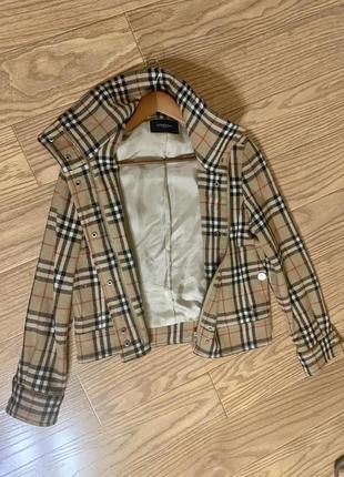 Женская куртка от burberry, m